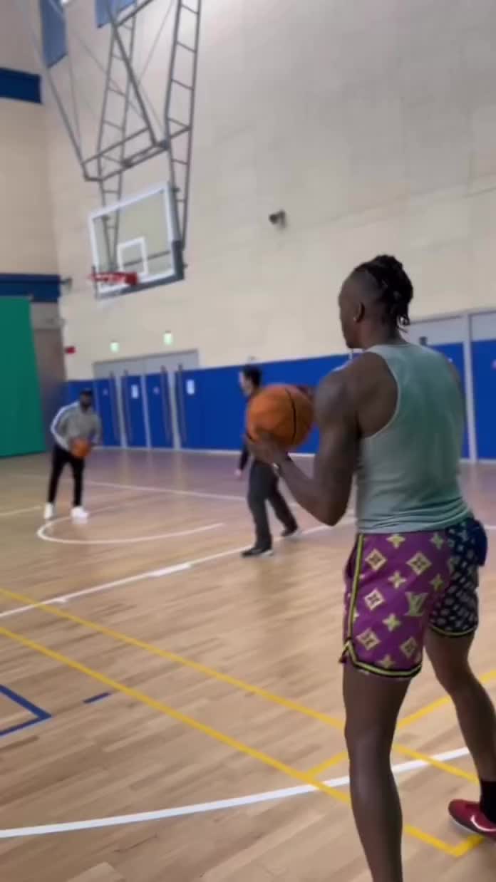 明天要復(fù)出！霍華德ins曬訓(xùn)練視頻：超人就要回歸賽場(chǎng)?。ɑ羧A德的ins賬號(hào)）